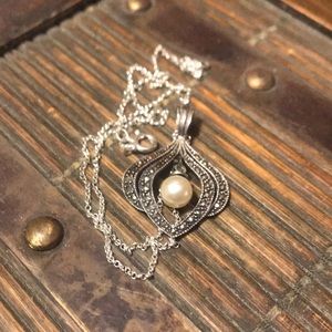 Pearl & fake diamonds necklace